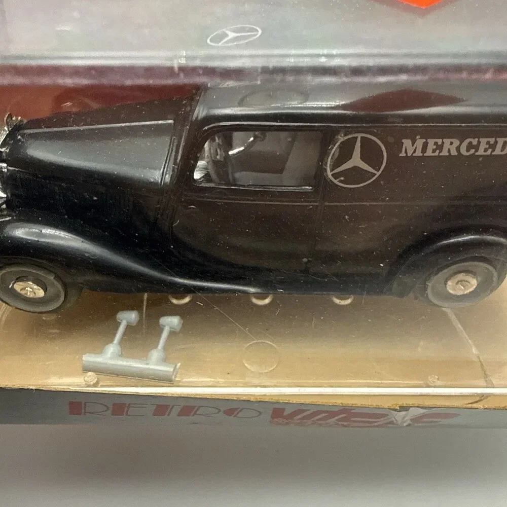 Vitesse Mercedes-Benz 170V (W136) Van 'Mercedes-Benz' 1:43 Black Ref.290